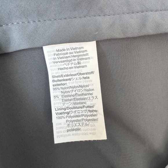 J.Crew 9" Gramercy tech short - Size 31 - Picture 5 of 5